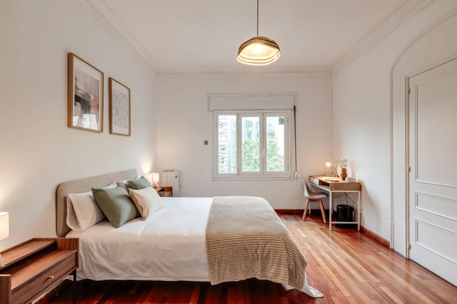 Bedroom in a Viver apartment at Passeig de Gràcia 88, Barcelona.